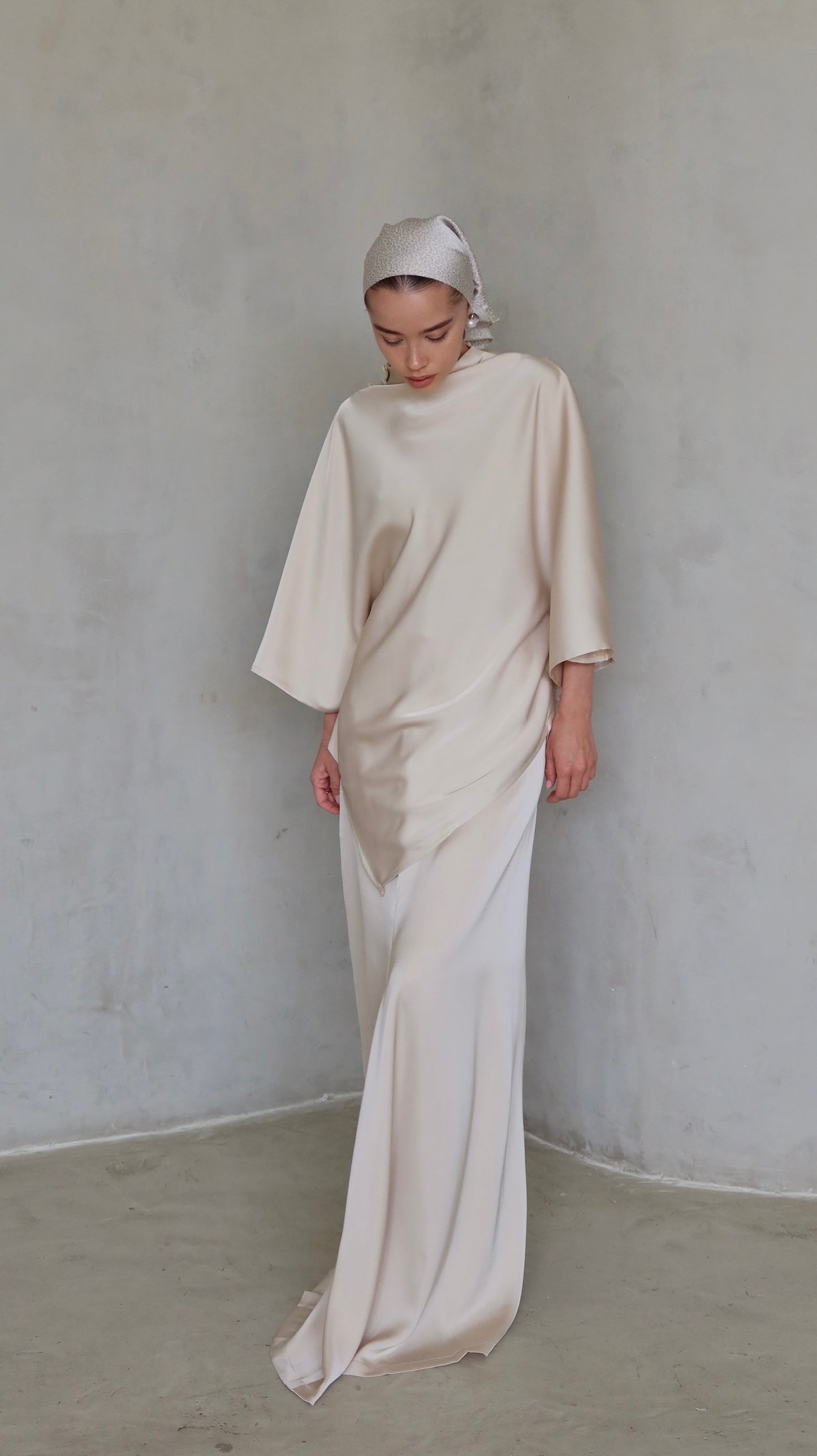 EMILIA SUIT BEIGE